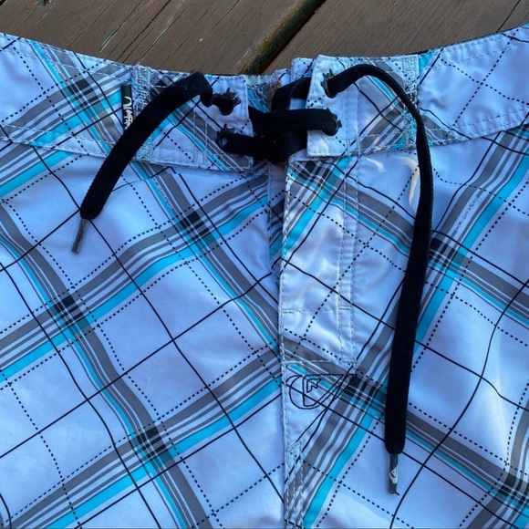 💕HP💕Quicksilver Men’s Board Shorts blue and white - Picture 9 of 9